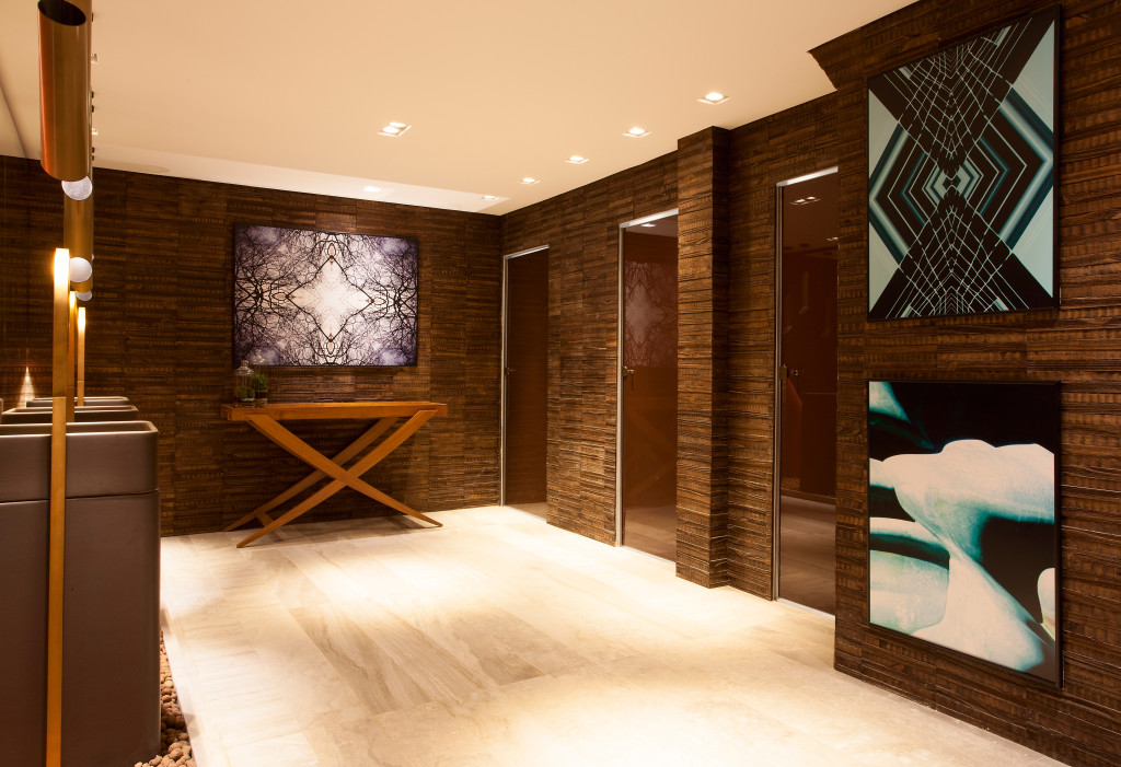 Imagem do mobiliário de madeira. Foto: Levi Mendes Jr.