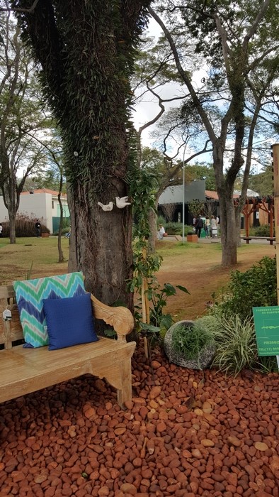 Imagem de Sustentabilidade e percepções aromáticas podem ser vistas e sentidas ao longo de todo o jardim.